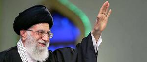 Ajatollah Ali Chamenei befürwortet das Atomabkommen, hat aber Bedenken, ob es realisierbar ist.