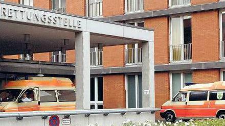 In den Berliner Vivantes-Kliniken, einem der größten Arbeitgeber der Stadt, stehen Einschnitte bevor. Am Mittwoch wird Vivantes-Chefin Andrea Grebe aber erstmal eine positive Jahresbilanz verkünden.