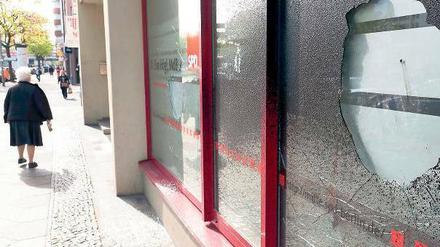 Am häufigsten ist die SPD von Attacken betroffen, hier die Parteizentrale in der Müllerstraße. 