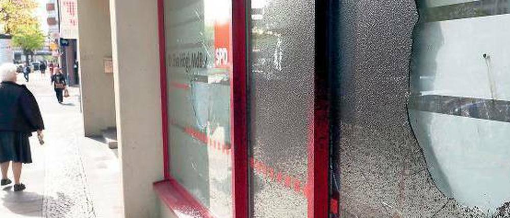 Am häufigsten ist die SPD von Attacken betroffen, hier die Parteizentrale in der Müllerstraße. 