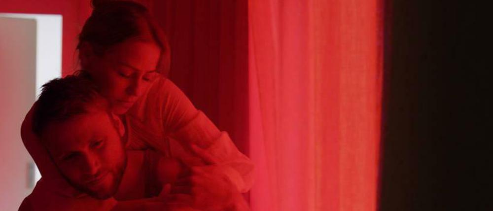 Max Riemelt und Theresa Scholze im Eröffnungsfilm "Lichtgestalten".