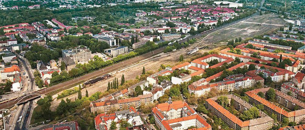 Eisenbahn war gestern. Der langgestreckte frühere Rangier- und Güterbahnhof Pankow war den Anliegern zu seinen Betriebszeiten ein permanentes Ärgernis. Heute geht es auf dem ca. 40 Hektar großen Gelände ruhiger zu.