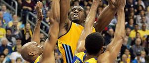 Hohes Ziel. Ein Sieg über Tel Aviv brächte Albas McLean (M.) ins Viertelfinale.