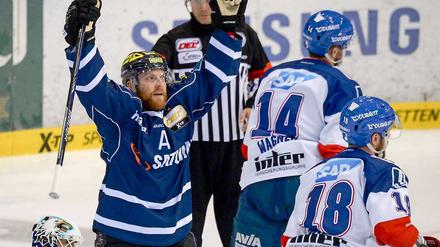 Schon wieder drin. Ingolstadts Derek Hahn jubelt nach seinem Treffer zum 4:1 gegen Mannheim.