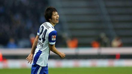 Immer hilfsbereit. Genki Haraguchi wird von den Kollegen gelobt.