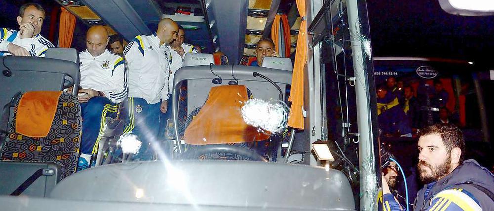 Der Fenerbahce-Bus in der Tatnacht.