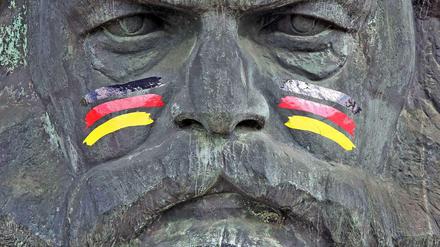 Seinem Konterfei in Chemnitz nach zu urteilen, wäre Karl Marx auch Fan.