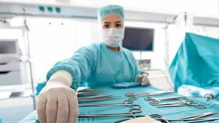 Penible Sauberkeit. Über die Hygiene in den Kliniken wird seit Jahren debattiert. Bald soll immerhin eine bundesweite Regel zu Risikopatienten her. Senator Czaja arbeitet zudem an neuen Landesvorschriften.