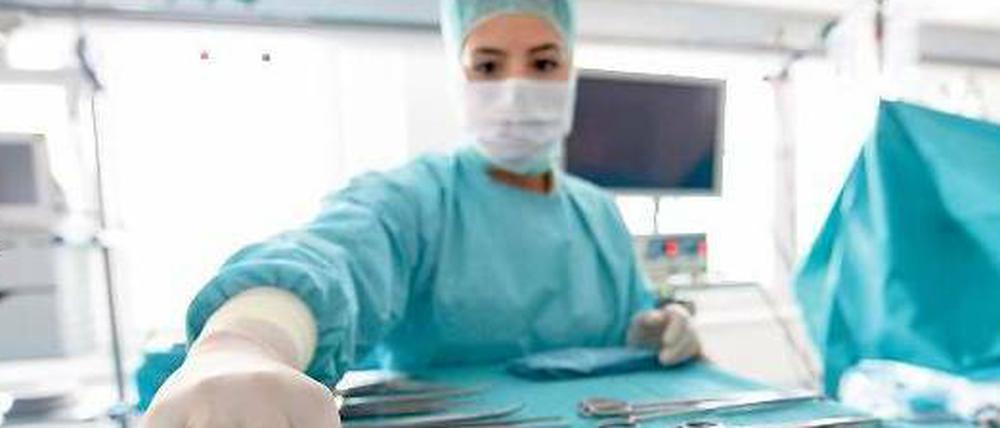 Penible Sauberkeit. Über die Hygiene in den Kliniken wird seit Jahren debattiert. Bald soll immerhin eine bundesweite Regel zu Risikopatienten her. Senator Czaja arbeitet zudem an neuen Landesvorschriften.