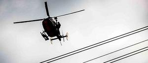 Keine Drohne, sondern ein Rettungshubschrauber des ADAC beim Einsatz. 