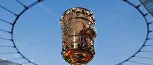 Das Objekt der Begierde. Vier Mannschaften haben noch die Chance auf den DFB-Pokal.