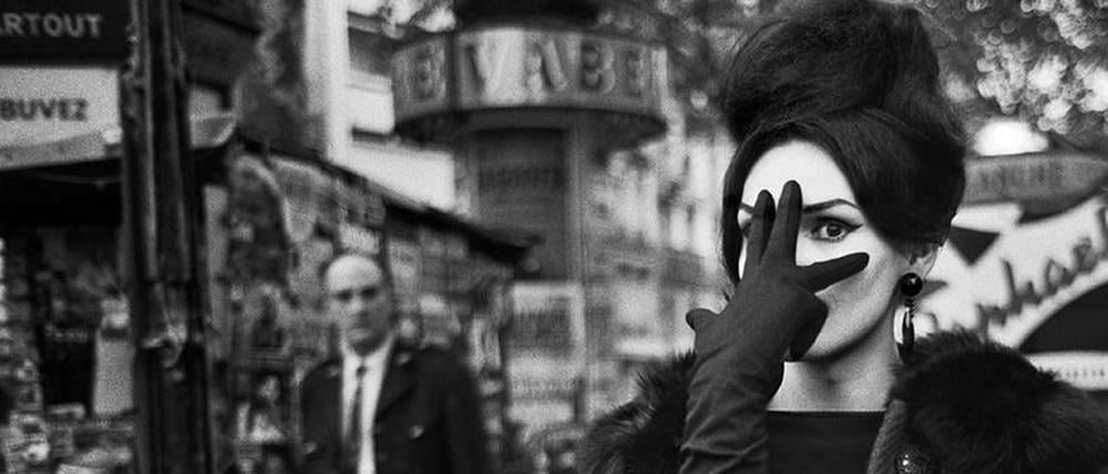 Christer Strömholm. Nana, Place Blanche, Paris 1961.