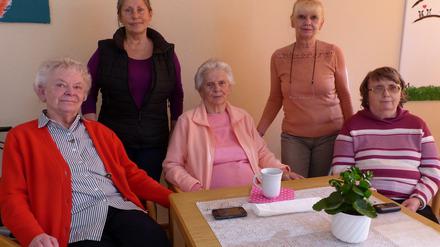 Sie wohnen in der Mudrastraße: (v.li.) Inge Raneberg, Olga Jonas, Ilse Hauswald, Gudrun Laufer und Bärbel Sielaf