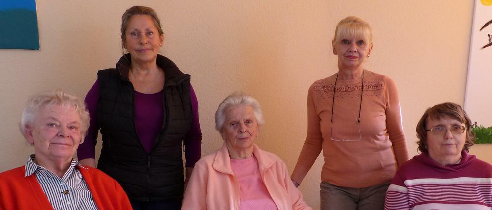 Sie wohnen in der Mudrastraße: (v.li.) Inge Raneberg, Olga Jonas, Ilse Hauswald, Gudrun Laufer und Bärbel Sielaf