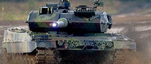Ein Kampfpanzer des Typs Leopard 2.