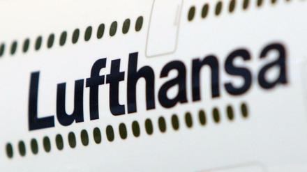 Die Maschine landete gegen 22 Uhr wieder in Schönefeld. Passagiere waren nicht an Bord. Die Maschine sollte nach Frankfurt überführt werden.