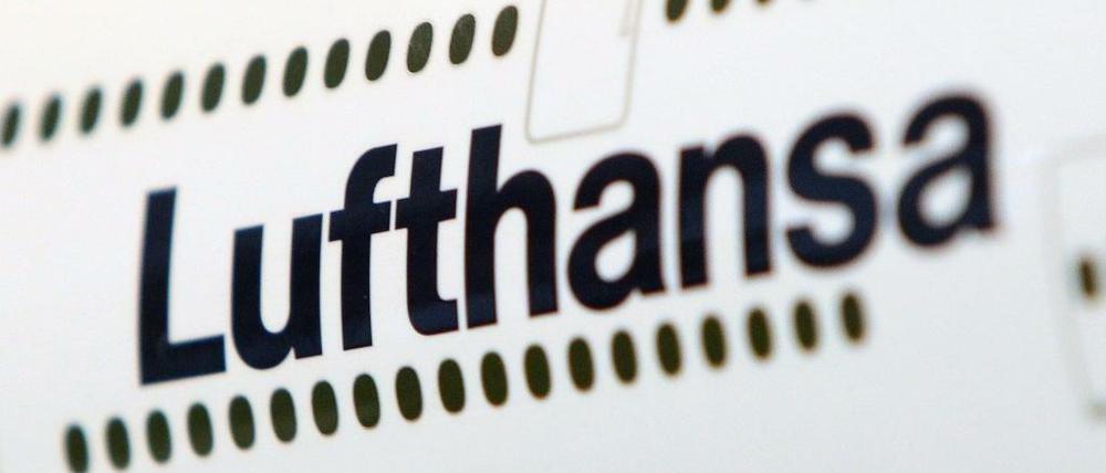 Die Maschine landete gegen 22 Uhr wieder in Schönefeld. Passagiere waren nicht an Bord. Die Maschine sollte nach Frankfurt überführt werden.