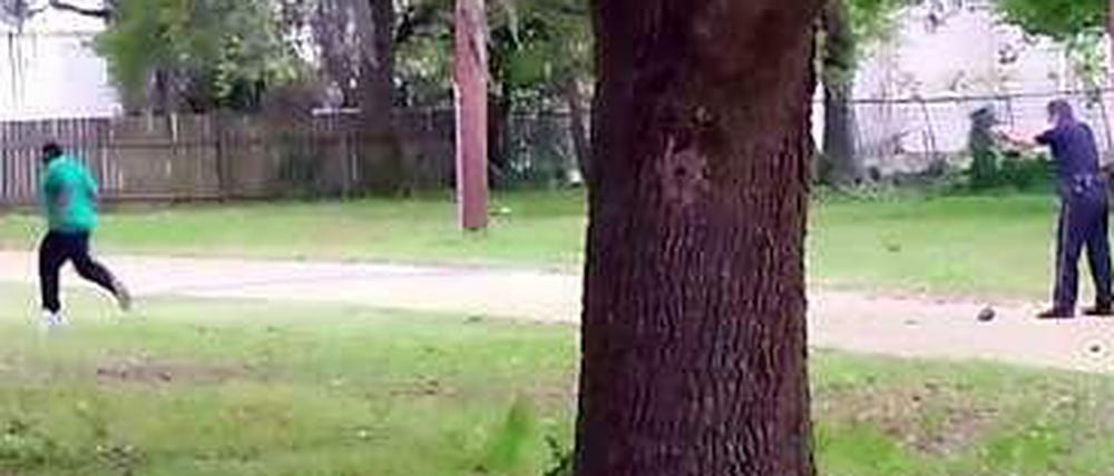 Videobeweis. Der Polizist Michael Slager schießt dem fliehenden Walter Scott in den Rücken.