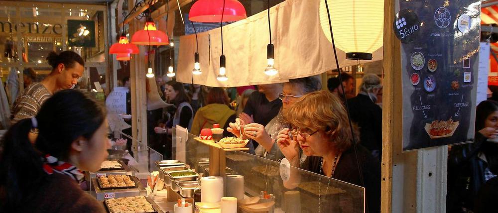 In der Markthalle Neun lässt sich kulinarisch viel Neues entdecken.