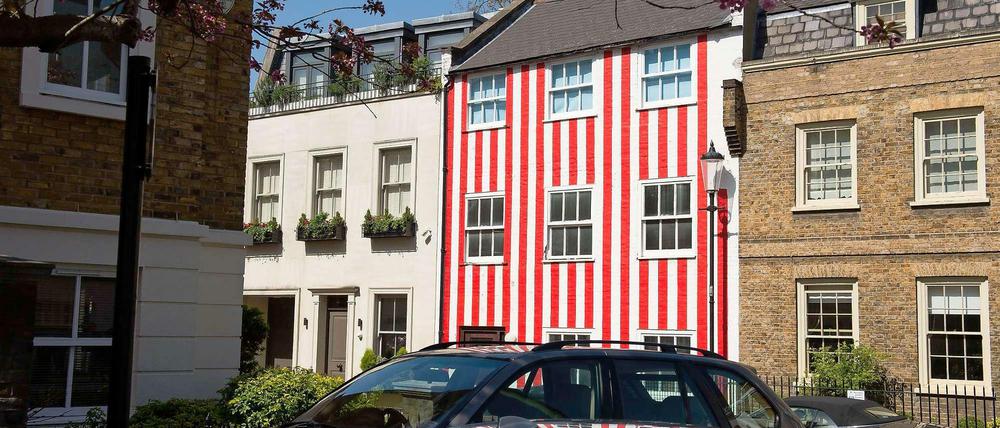 Nachbarschaftsstreit in London. Hässliche rote Streifen im Nobelviertel Kensington sollen Nachbarn ärgern.