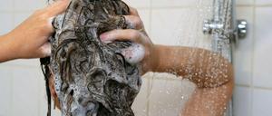 Dusche statt Wanne. Im Alter ist es oft eine Frage von Kraft und Beweglichkeit.