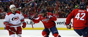 Alexander Owetschkin (Mitte) von den Washington Capitals war der beste Torschütze der regulären NHL-Saison.