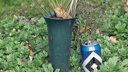 Alte Liebe rostet doch. Auf dem Hauptfriedhof Altona gibt es ein spezielles Grabfeld für HSV-Fans.