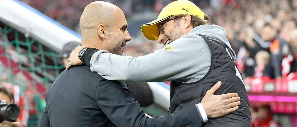 Jürgen Klopp (rechts) und Pep Guardiola könnten einige Bewegung in den Trainermarkt bringen.