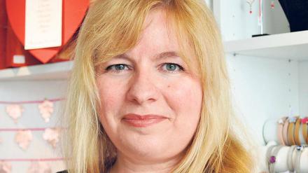 Eldina Jung verkauft Regalplätze: Wer will, kann seine Waren in dem Geschäft anbieten lassen. 