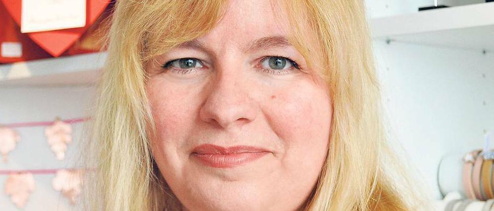 Eldina Jung verkauft Regalplätze: Wer will, kann seine Waren in dem Geschäft anbieten lassen. 