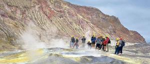 Ganz ruhig, bitte! Keiner der Touristen sollte den Vulkan jetzt vollends wecken. White Island, die unruhig schlafende Insel vor Neuseeland, wachte zuletzt 2007 auf. 