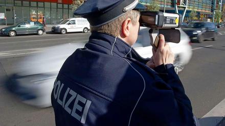 Etliche Fahrer wurden im Laufe des Tages erwischt - darunter auch Mitarbeiter von Polizei und Bundeswehr. Alle Ereignisse zum Nachlesen im Tagesspiegel-Liveticker unter diesem Link.