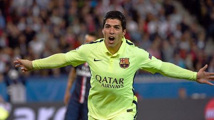 Luis Suarez traf in Paris doppelt für Barca.