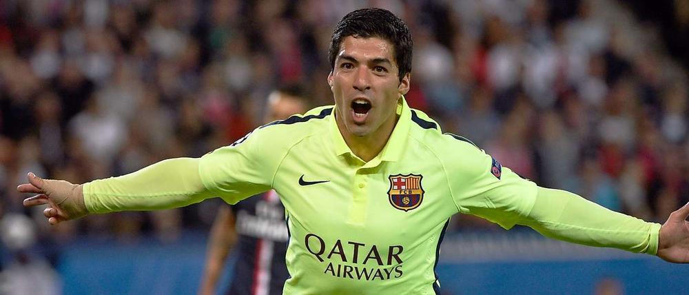 Luis Suarez traf in Paris doppelt für Barca.