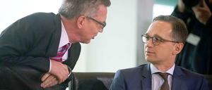 Innenminister Thomas de Maizière (CDU) und Justizminister Heiko Maas (SPD) haben monatelang über die Vorratsdatenspeicherung gestritten.
