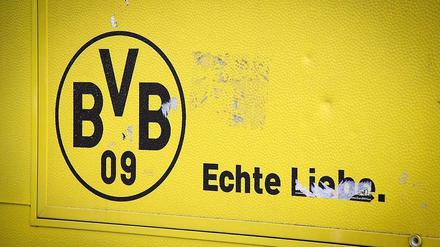 Vor dem Signal-Iduna-Park in Dortmund.