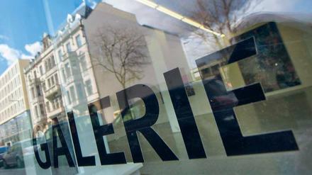 Kreative Kräfte. Nach Schätzungen des Senats leben bis zu 10 000 professionelle Künstler aus aller Welt in Berlin. Angezogen von den einst niedrigen Mieten, leiden sie inzwischen unter der Verdrängung durch teure Immobilienprojekte. 