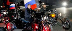 Kremlchef Wladimir Putin zeigt sich gerne im Kreise des Motorradclubs "Die Nachtwölfe".