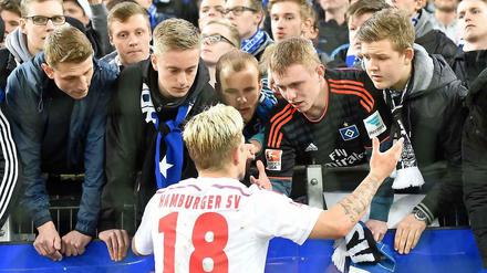 "Wir haben den Fans gesagt, dass wir alles tun werden, um diesen geilen Verein zu retten“, sagte Lewis Holtby