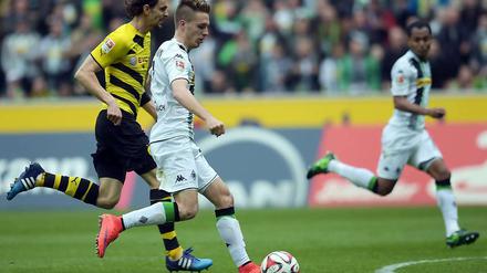 Nicht zu halten. Patrick Herrmann (M.) bereitet das 2:0 für Raffael (r) vor.