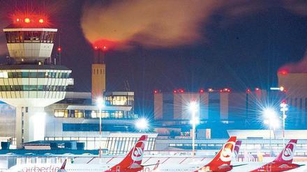 Von Tegel in die Welt: Air Berlin kooperiert dabei mit dem Partner Etihad. Dafür bekommt die Airline auch Rückendeckung von der Berliner Politik. 