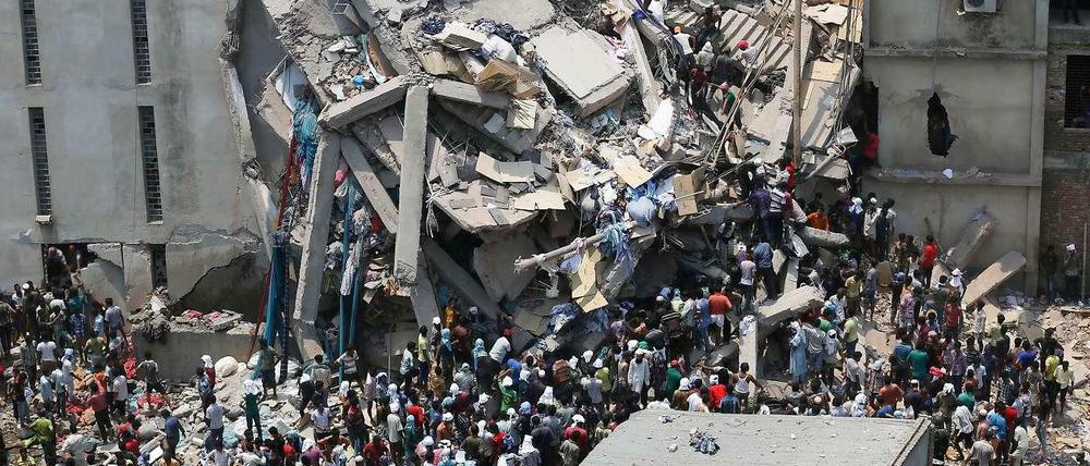 Am 24. April 2013 stürzte in Savar, rund 30 Kilometer von Bangladeschs Hauptstadt Dhaka entfert, diese Textilfabrik ein. Am Ende zählte man 1137 Todesopfer.