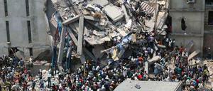 Am 24. April 2013 stürzte in Savar, rund 30 Kilometer von Bangladeschs Hauptstadt Dhaka entfert, diese Textilfabrik ein. Am Ende zählte man 1137 Todesopfer.