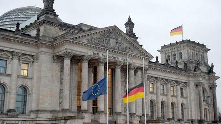 Halbmast-Beflaggung in Berlin. 