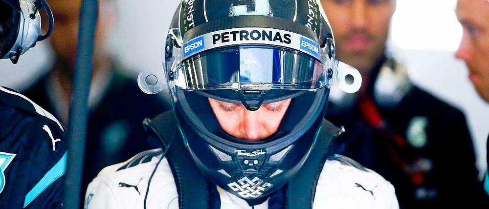 Frust bei Mercedes: Nico Rosberg kommt nicht an Weltmeister Lewis Hamilton vorbei.