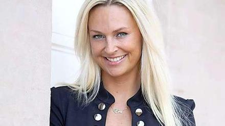Verkehrte Welt: Eva Christiansen, Sexual- und Paartherapeutin, ist die erste Bankkundin, die einen Kredit aufgenommen hat und dafür von der Bank Zinsen bekommt. 