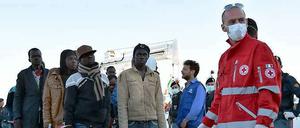Viele Flüchtlinge schaffen es nicht bis in ein italienisches Notaufnahmelager. Am Sonntag sind wohl erneut 400 Menschen im Mittelmeer ertrunken. 