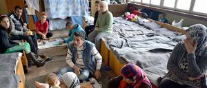 Eine syrische Flnchtlingsfamilie in einem Camp im bulgarischen Vrazdebna - fotografiert an dem Tag, an dem der UN-Flüchtlingskommissar Antonio Guterres das Lager besuchte. 