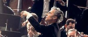 Alles im Blick. Herbert von Karajan dirigiert Beethovens 9. Sinfonie. 