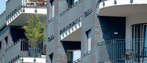 Eigentum verpflichtet. Auch für die eigene Wohnung gelten Regeln. Jeder Eigentümer muss Rücksicht auf die unmittelbare Nachbarschaft nehmen.